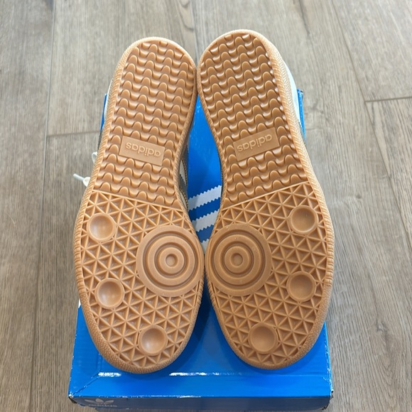 BNIB Adidas Ivory and Gold Sambas - Picture 6 of 10